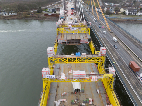 Im bau Rheinbrücke, Duisburg - Deutschland
