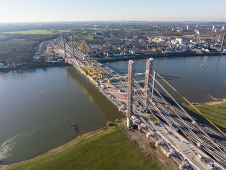 Linz Neue Donaubrücke - Österreich